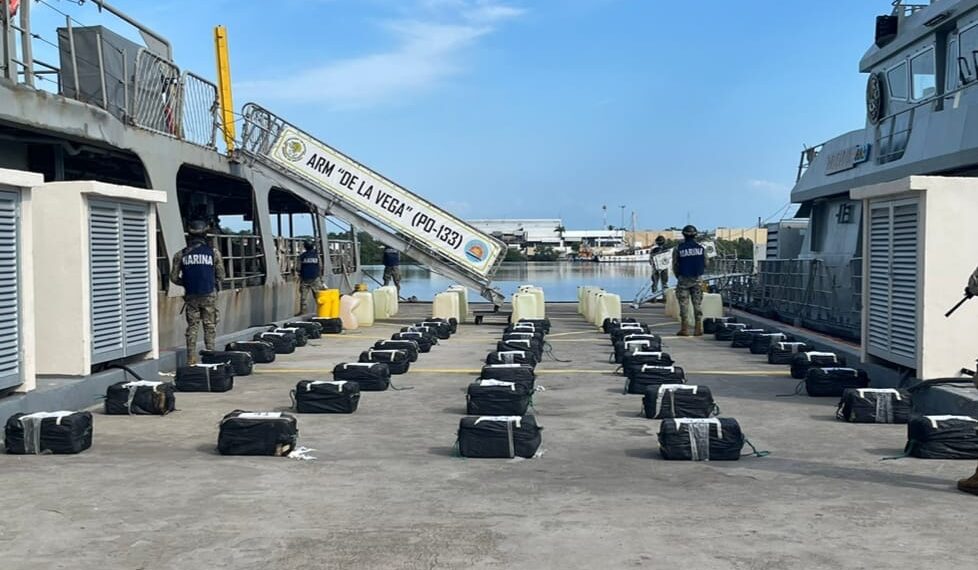 OBTIENE FGR VINCULACIÓN A PROCESO EN CONTRA DE CUATRO PERSONAS POR POSESIÓN DE CASI 900 KILOS DE COCAÍNA