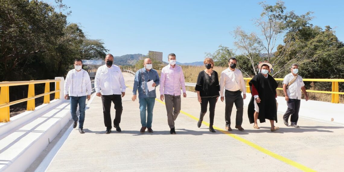 Inaugura Rutilio Escandón puente vehicular sobre el camino Villa Corzo-La Concordia