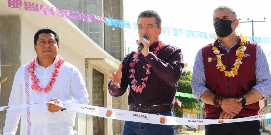 Inaugura Rutilio Escandón calles pavimentadas con concreto hidráulico en Osumacinta