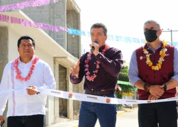 Inaugura Rutilio Escandón calles pavimentadas con concreto hidráulico en Osumacinta