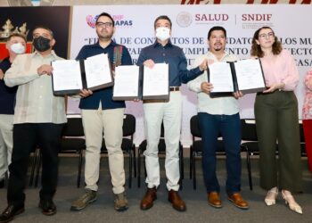 Atestigua Rutilio Escandón firma de mandato para garantizar derecho alimentario a la niñez y juventud