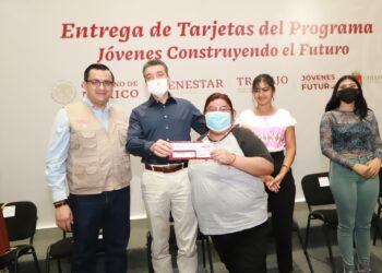 Rutilio Escandón encabeza entrega de más de 5 mil tarjetas del Programa Jóvenes Construyendo el Futuro