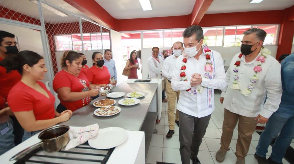 Beneficia Rutilio Escandón con espacios educativos y de capacitación laboral al Cecati No. 86 de Tapachula