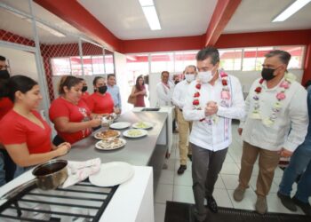 Beneficia Rutilio Escandón con espacios educativos y de capacitación laboral al Cecati No. 86 de Tapachula