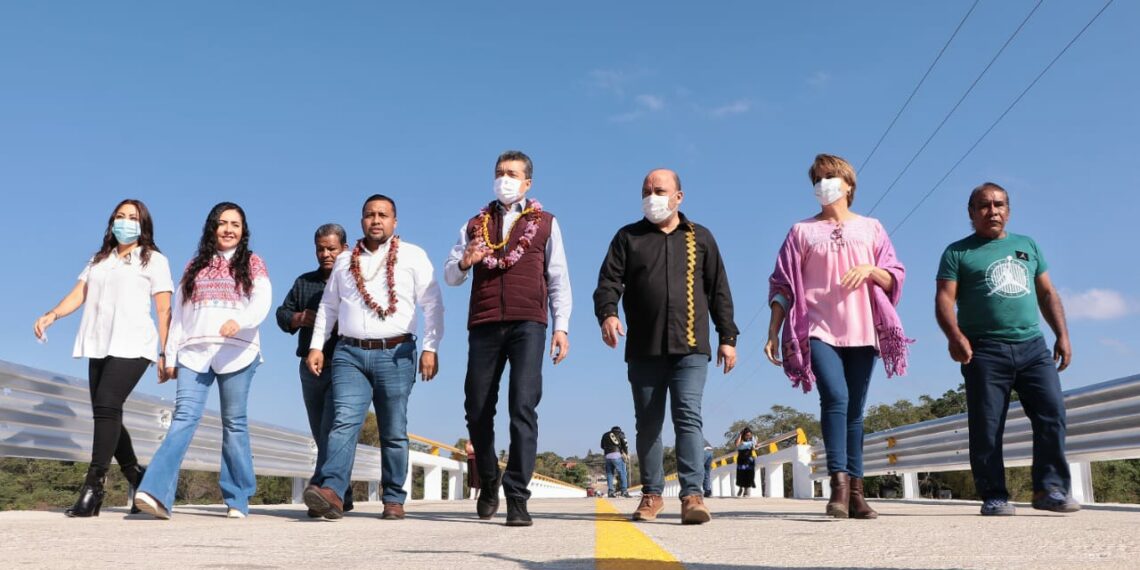 En Cintalapa, inaugura Rutilio Escandón ampliación del Puente Vado del ejido Pomposo Castellanos