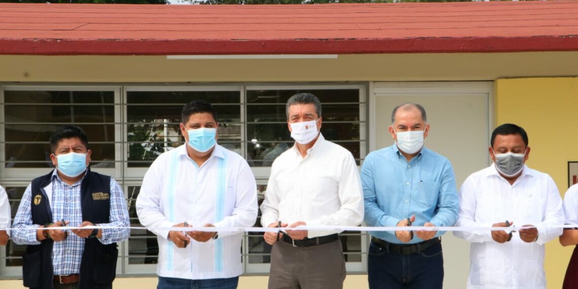 En Palenque, Rutilio Escandón inaugura espacios en la Escuela Primaria “Pitágoras”