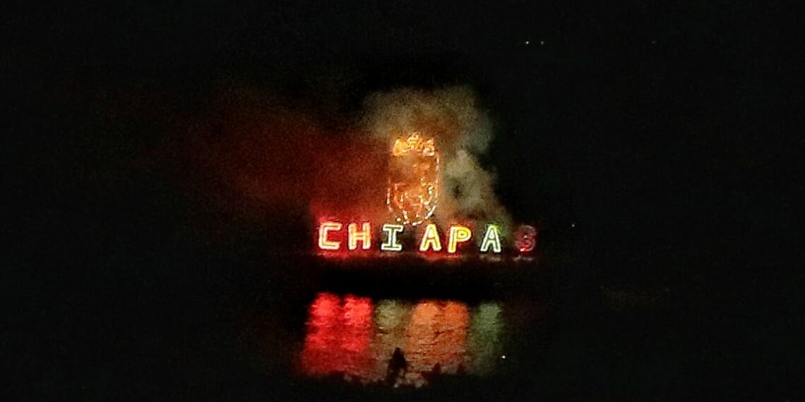 Rutilio Escandón presencia tradicional Combate Naval en Chiapa de Corzo