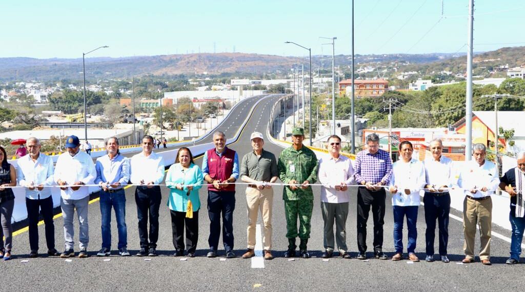 Rutilio Escandón abre al tránsito la parte superior del doble paso a desnivel del Libramiento Norte
