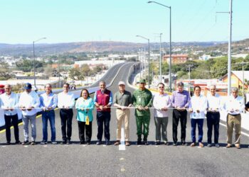 Rutilio Escandón abre al tránsito la parte superior del doble paso a desnivel del Libramiento Norte