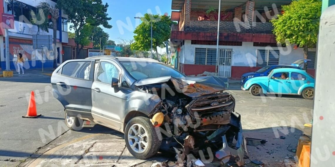 Más de 40 mil pesos en daños deja accidente