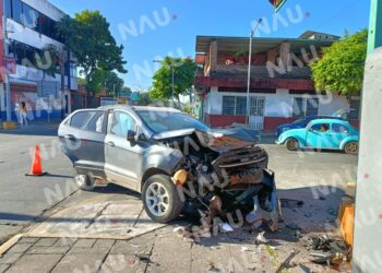 Más de 40 mil pesos en daños deja accidente