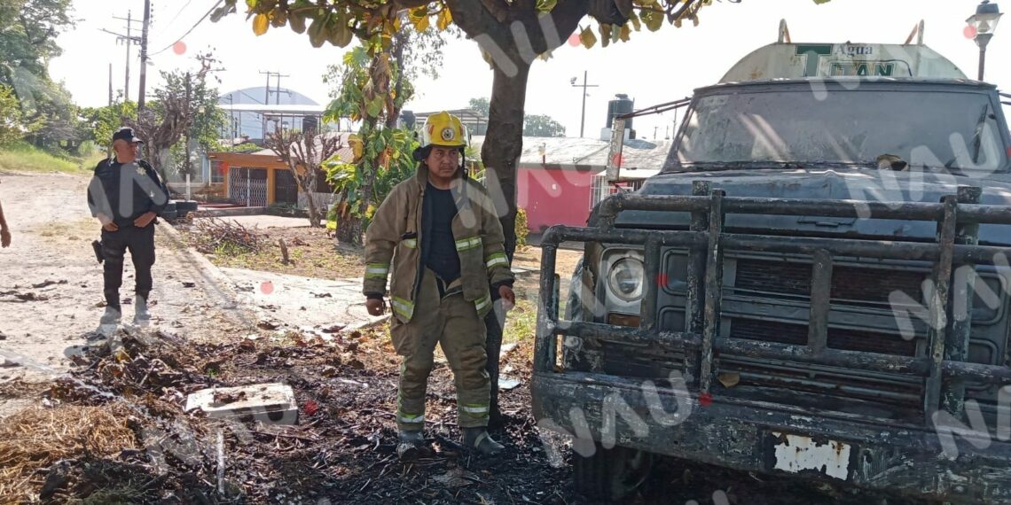 Mujer quema basura y se registra un conato de incendio de una pipa