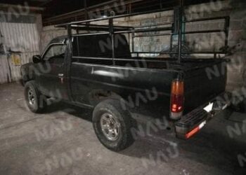 Roban vehículo del estacionamiento de Plaza Cristal.