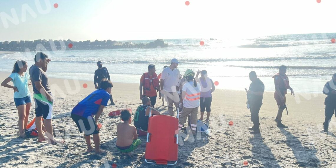 Salvavidas de la Marina, rescatan a mujer hondureña en playa San Benito