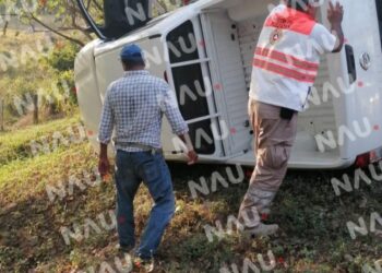 Vuelca camioneta en PIJIJIAPAN