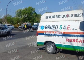 Motociclista lesionado al ser impactado por un vehículo frente al IMSS viejo