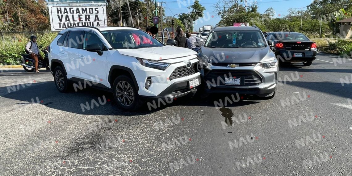 Solo daños deja accidente en el par vial y libramiento oriente