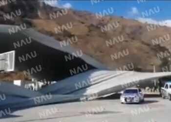 Tres menores lesionados al caer domo de la unidad deportiva