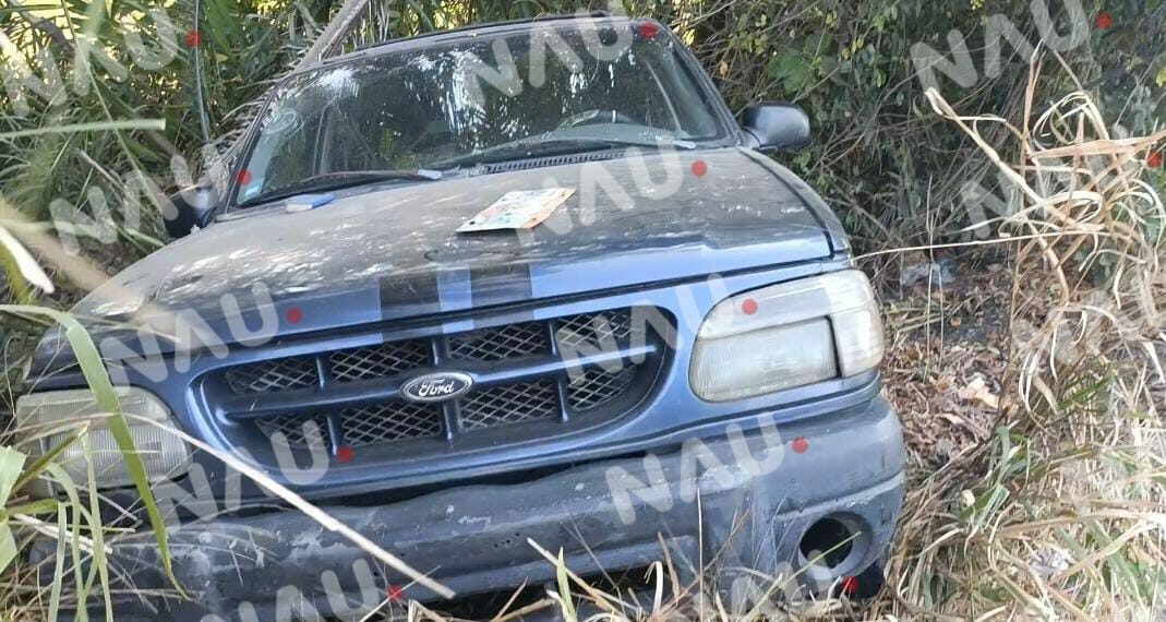 Abandonan camioneta en el libramiento Sur poniente