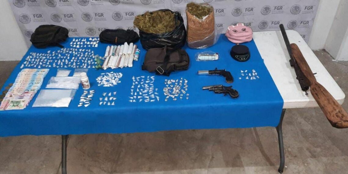 FGR OBTIENE VINCULACIÓN A PROCESO CONTRA UNA PERSONA POR POSESIÓN DE DROGA Y PORTACIÓN DE ARMA