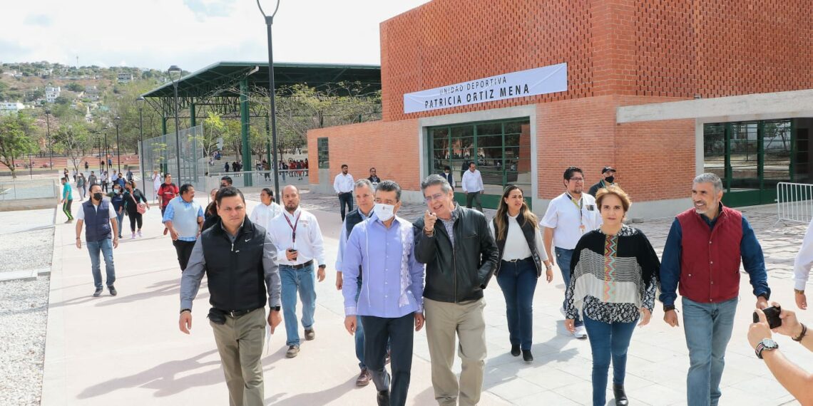 Junto al subsecretario de Sedatu, Rutilio Escandón entrega Unidad Deportiva de la colonia Patria Nueva