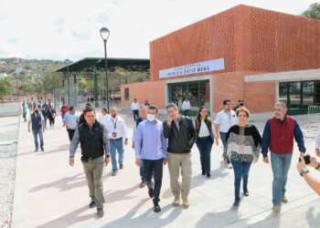 Junto al subsecretario de Sedatu, Rutilio Escandón entrega Unidad Deportiva de la colonia Patria Nueva
