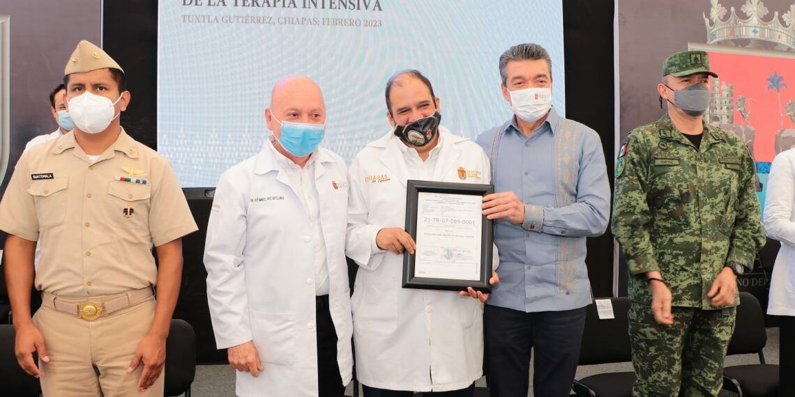 Rutilio Escandón entrega equipos para el fortalecimiento de la Terapia Intensiva en el estado