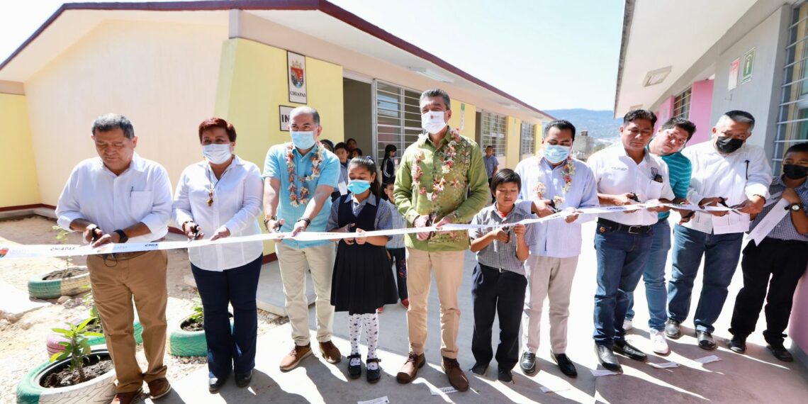 En Chiapa de Corzo, Rutilio Escandón inaugura aulas en la Escuela Primaria “Niños Héroes de Chapultepec”