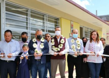 En SCLC, Rutilio Escandón inaugura espacios en la primaria “José de Allende y Unzaga”