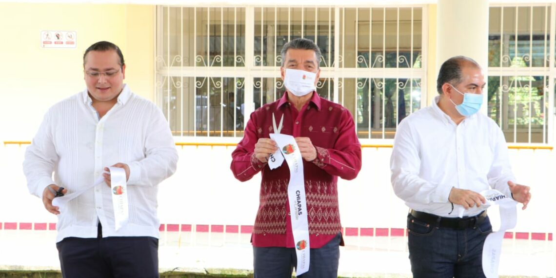 En Pichucalco, Rutilio Escandón inaugura espacios en el Centro de Atención Múltiple Benito Juárez