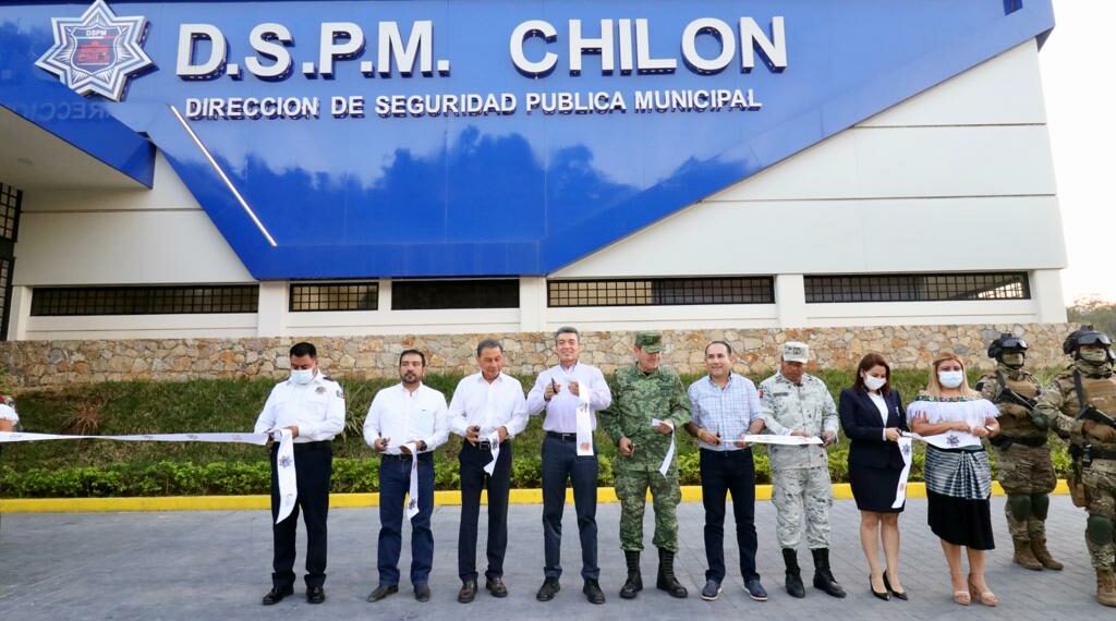 Rutilio Escandón entrega en Chilón equipamiento policial y la Comandancia de Seguridad Pública