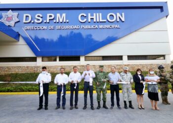 Rutilio Escandón entrega en Chilón equipamiento policial y la Comandancia de Seguridad Pública