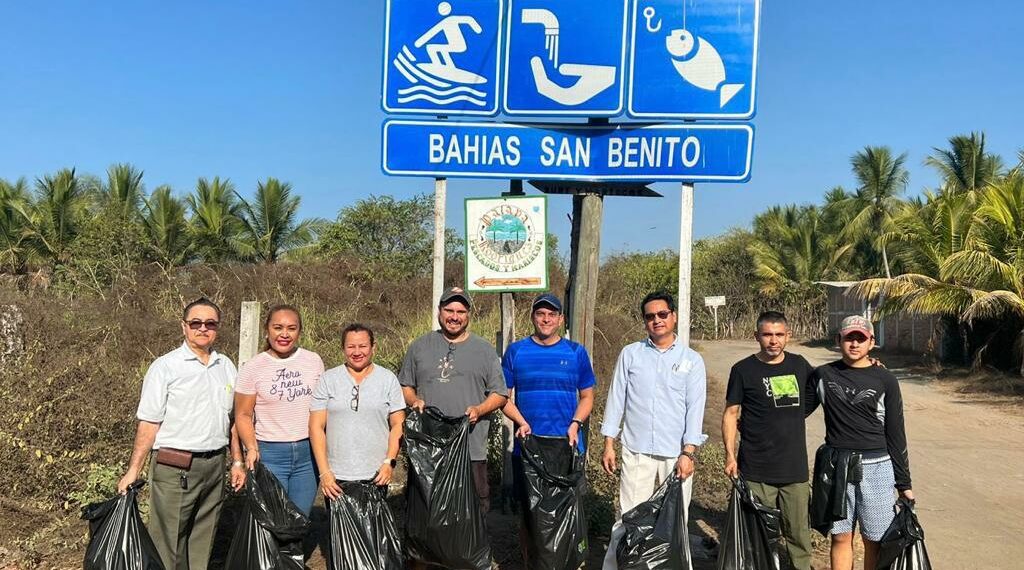 Arranca Yamil Melgar campaña de limpieza en playas de Tapachula
