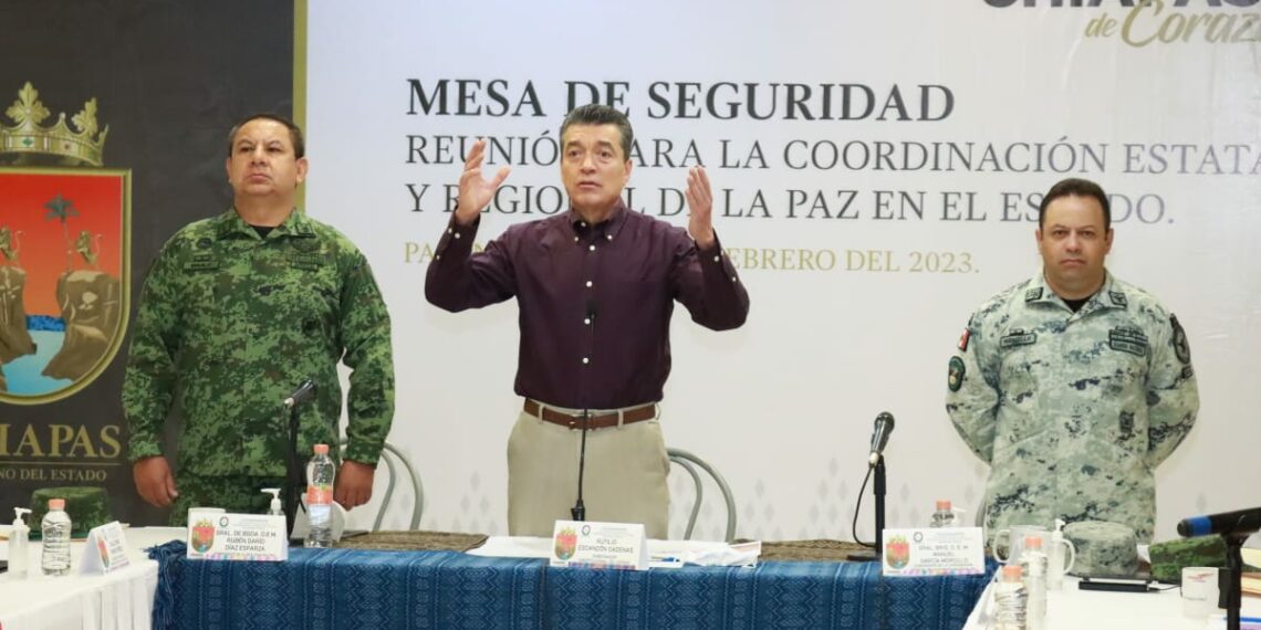 Desde la Mesa de Seguridad en Palenque, Rutilio Escandón conmemora el Día de la Bandera