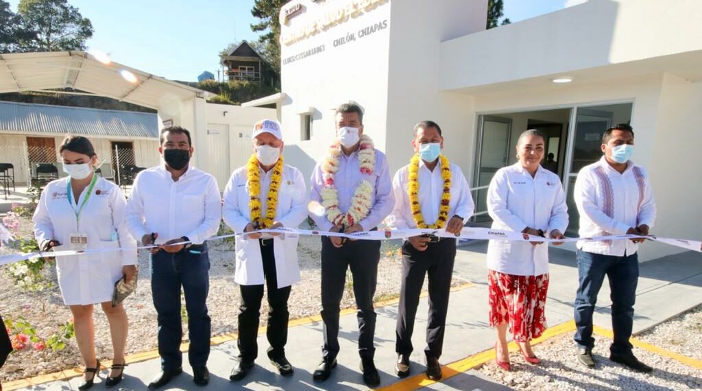 Inaugura Rutilio Escandón reconversión del Centro de Salud Microrregional El Edén, en Chilón