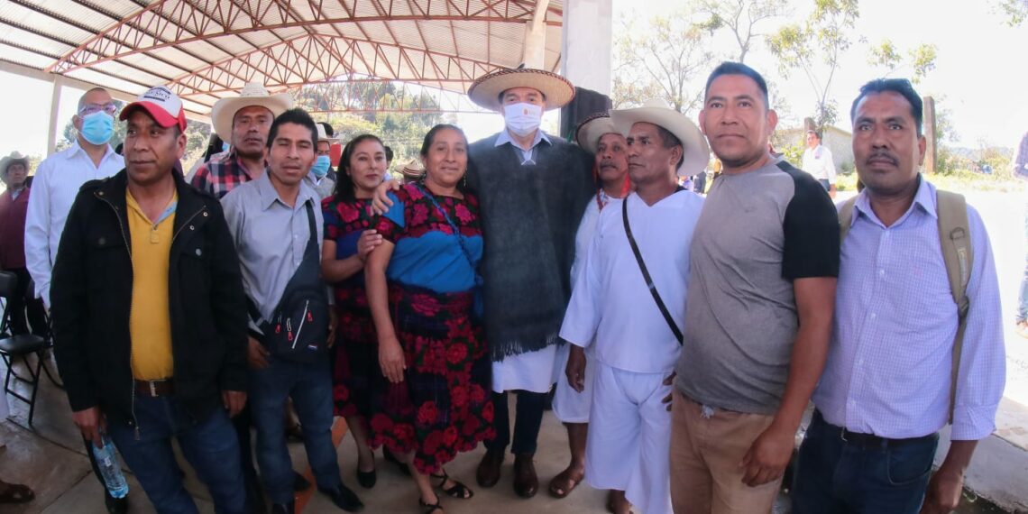 En Santiago El Pinar, inaugura Rutilio Escandón construcción del Sistema de Agua Potable