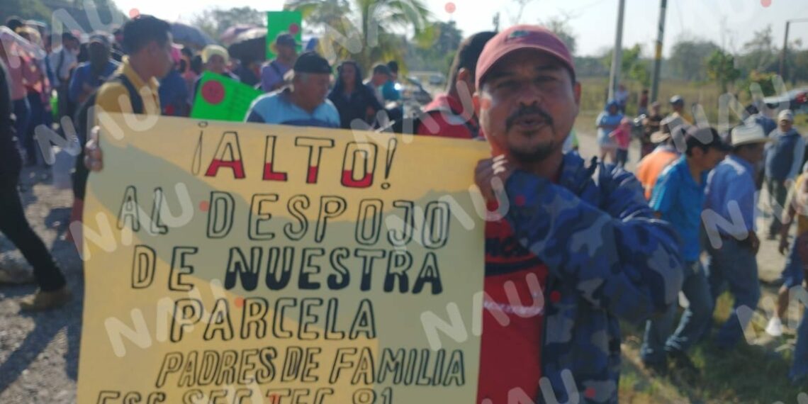 Realizan bloqueo en la costa de Chiapas