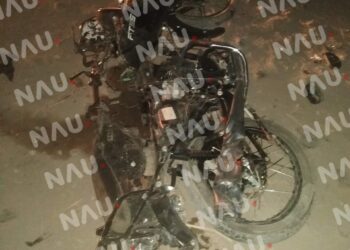 Un muerto y un herido deja un choque entre una motocicleta y un carro