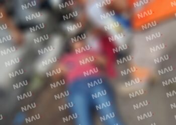 Una señora derrapó en su motocicleta y resultó con lesiones