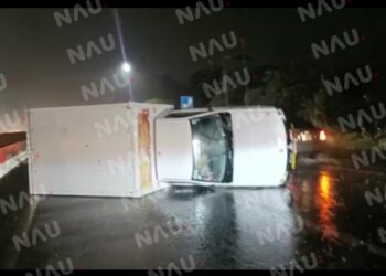 Vuelca carro de Tía Rosa en Tuxtla Chico