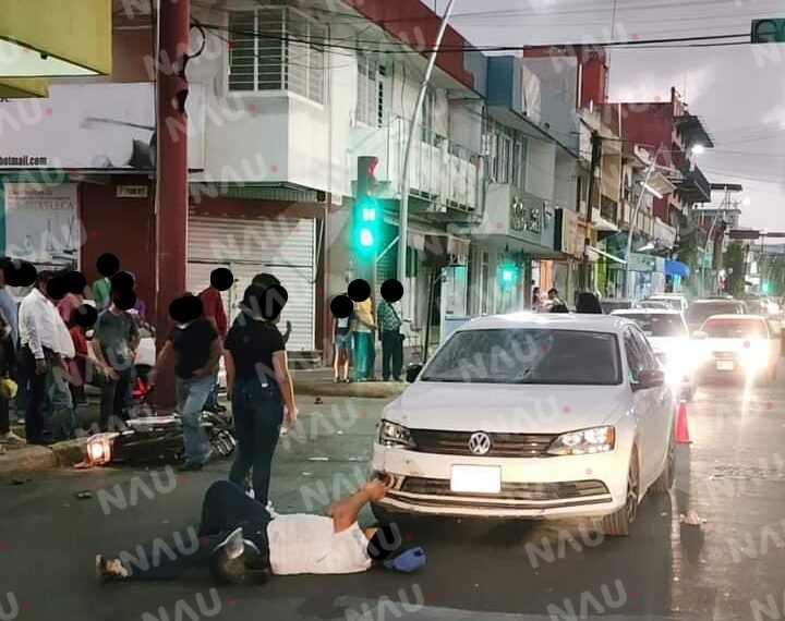 Dos lesiondos deja choque de vehículo y motocicleta