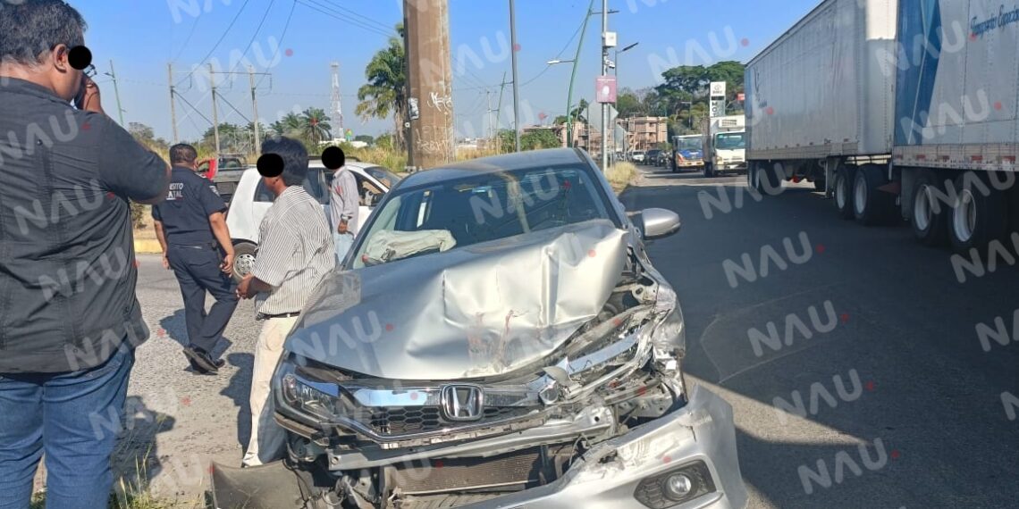 Choque por alcance deja daños por más de 70 mil pesos