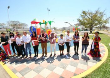 Inaugura Rutilio Escandón la Unidad Deportiva de Totolapa