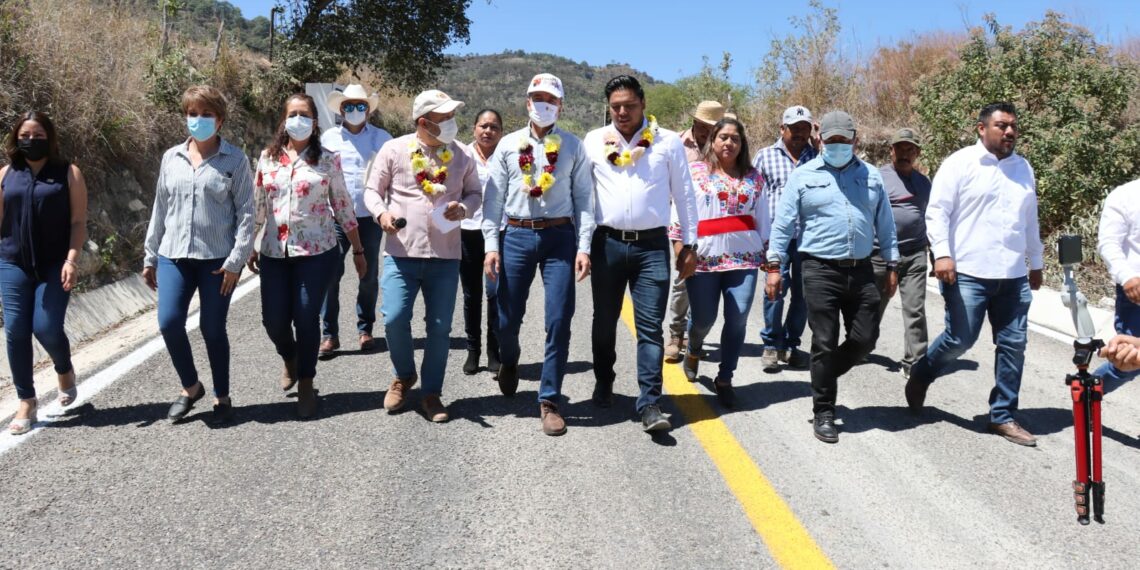 En Bochil, Rutilio Escandón inaugura modernización y ampliación del camino Luis Espinoza-Chavarría