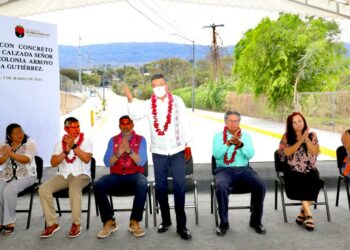 En Tuxtla Gutiérrez, Rutilio Escandón inaugura pavimentación de calles en la Colonia Arroyo Grande