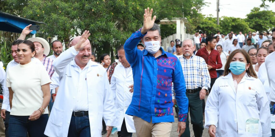Rutilio Escandón inaugura la reconversión del Centro de Salud de Cardona, Juárez