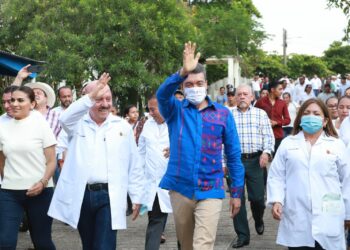 Rutilio Escandón inaugura la reconversión del Centro de Salud de Cardona, Juárez