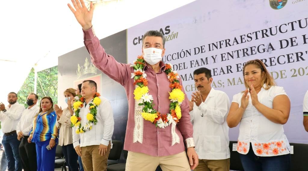 En Cacahoatán, inaugura Rutilio Escandón construcción de aulas en Escuela Preparatoria “Jaime Sabines”