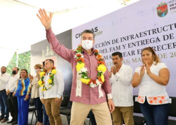 En Cacahoatán, inaugura Rutilio Escandón construcción de aulas en Escuela Preparatoria “Jaime Sabines”
