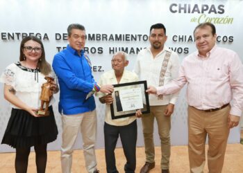 Rutilio Escandón entrega nombramientos Tesoros Humanos Vivos de Chiapas